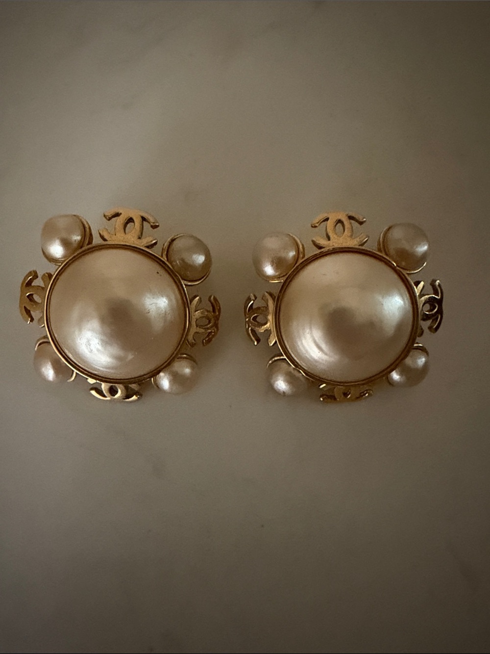 CHANEL Gold-Tone Pearl Cluster Clip-On Earrings - Cream Pearls